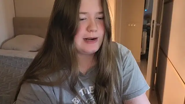 Snapshot of remirann_ chatting on 10.20.25 remirann online show from 10.20.25