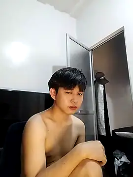 Snapshot of alfonsoasiancutie chatting on 01.01.25 alfonsoasiancutie online show from 01.01.25