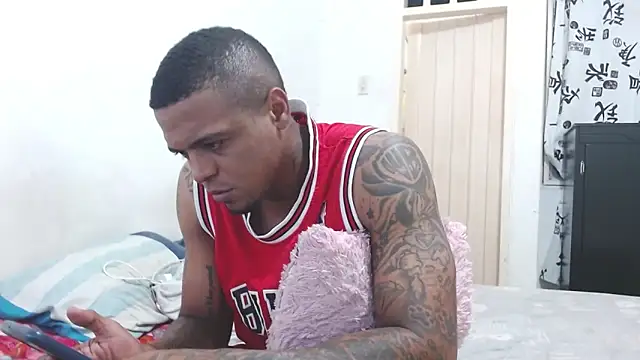 hot and naughty latin online show from 02.21.25