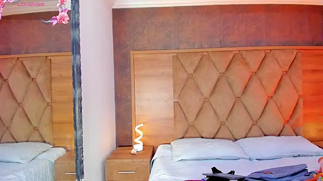 Rianamanson online show from 10.16.25