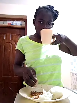 Snapshot of _cutemelania chatting on 01.05.25  cutemelania online show from 01.05.25