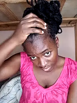 Snapshot of _cutemelania chatting on 03.08.25  cutemelania online show from 03.08.25