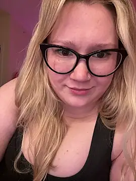 PiggyRose online show from 03.23.25