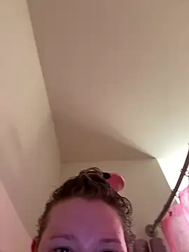 Snapshot of PiggyRose chatting on 02.04.26 PiggyRose online show from 02.04.26