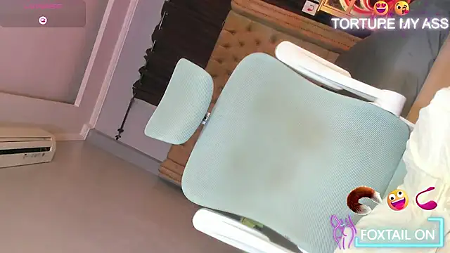 SpiffyFuchsia69 online show from 10.31.25