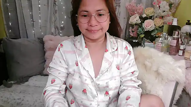 Snapshot of OhmyPinay chatting on 07.13.26 OhmyPinay online show from 07.13.26