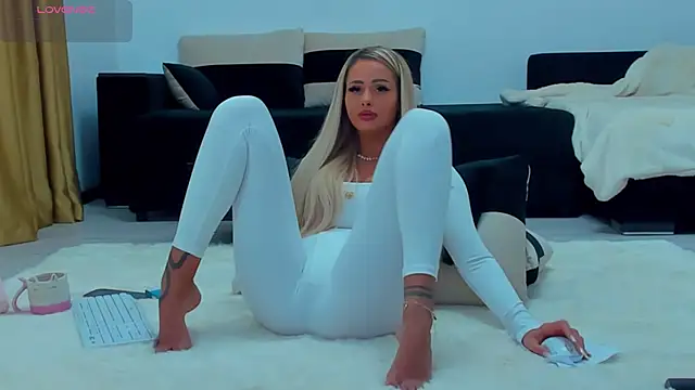 Snapshot of MelanieLexxx chatting on 01.01.25 MelanieLexxx online show from 01.01.25