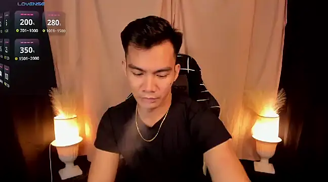 Snapshot of 000batman000 chatting on 02.05.25 000batman000 online show from 02.05.25