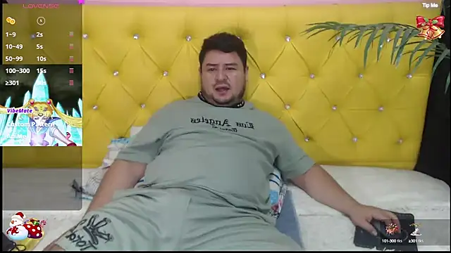 Snapshot of oso_dirty_ chatting on 12.13.24 oso dirty  online show from 12.13.24