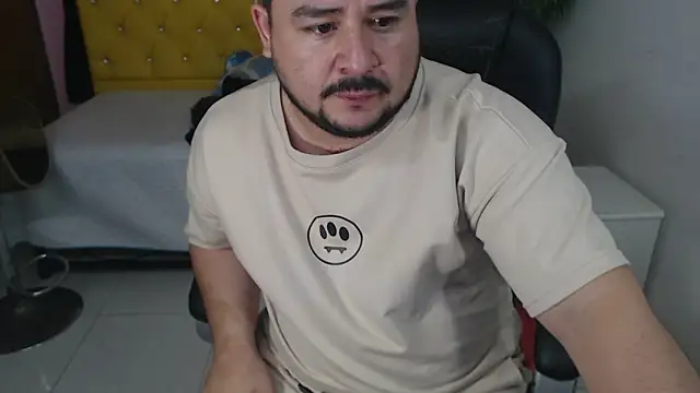 Snapshot of oso_dirty_ chatting on 02.20.25 oso dirty  online show from 02.20.25