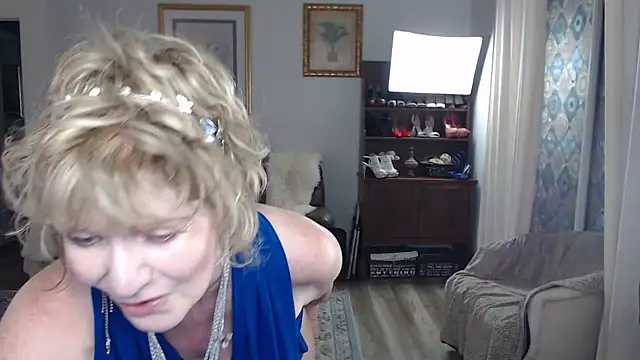 SindeeDix online show from 09.18.25