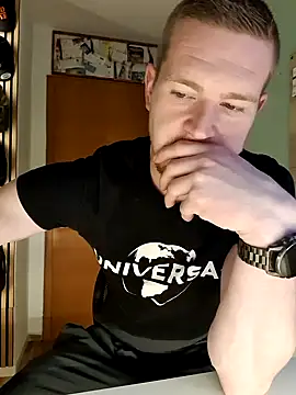 Snapshot of Playbunniboy chatting on 12.05.24 Playbunniboy online show from 12.05.24