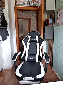 Snapshot of Playbunniboy chatting on 04.13.26 Playbunniboy online show from 04.13.26