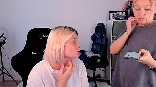 hotblonds online show from 12.22.25