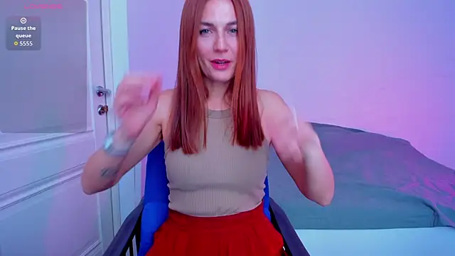 Snapshot of BritneyHall chatting on 12.23.25 BritneyHall online show from 12.23.25