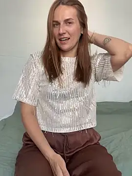 Snapshot of BritneyHall chatting on 04.13.26 BritneyHall online show from 04.13.26