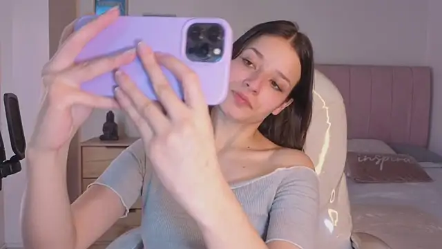 Amaia Daniells online show from 12.20.25