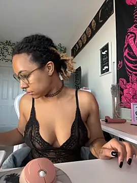 Snapshot of goddessxdreaxo chatting on 11.10.25 goddessxdreaxo online show from 11.10.25