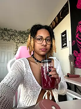 Snapshot of goddessxdreaxo chatting on 11.11.25 goddessxdreaxo online show from 11.11.25