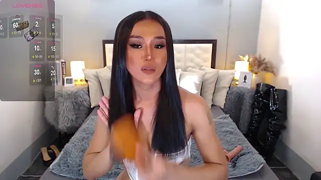 Snapshot of tanGINAmoe chatting on 01.09.25 tanGINAmoe online show from 01.09.25