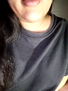 Snapshot of Annerae chatting on 11.03.25 Annerae online show from 11.03.25