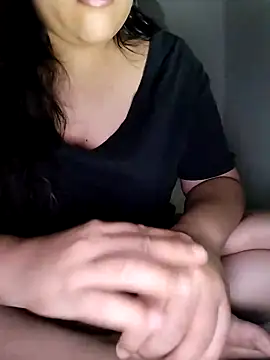 Snapshot of Annerae chatting on 06.21.26 Annerae online show from 06.21.26
