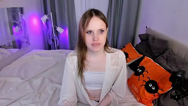 EffieMinki online show from 10.28.25