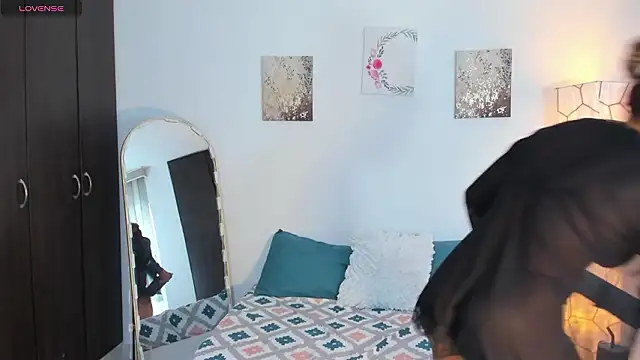 SarahCinnamon- online show from 02.19.26