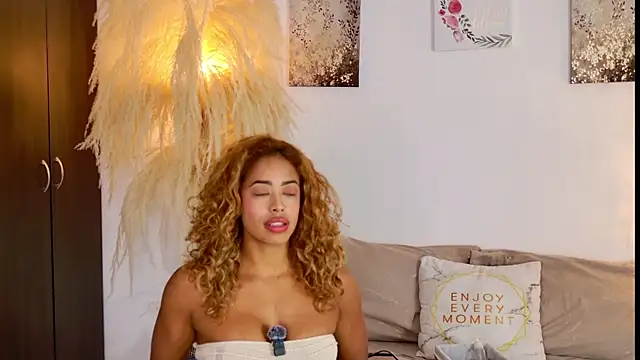Snapshot of SarahCinnamon- chatting on 07.16.26 SarahCinnamon- online show from 07.16.26