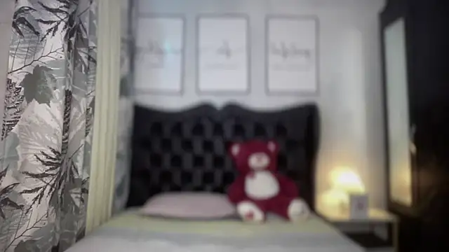 Miss Deliciousness online show from 02.11.26