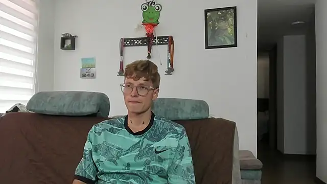 Snapshot of A_sexy_couple__ chatting on 09.19.25 A sexy couple   online show from 09.19.25