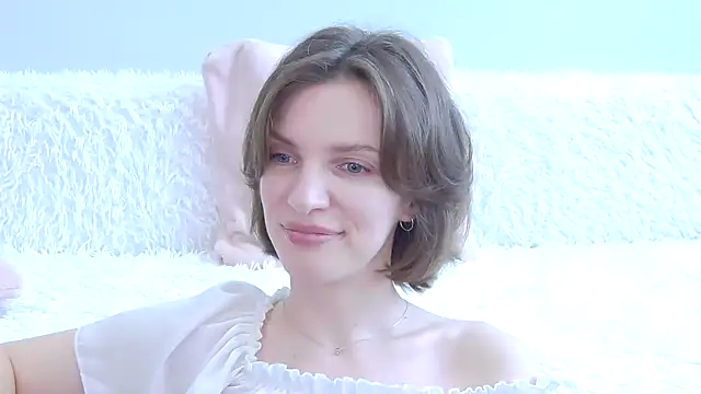 Snapshot of Beauty_Alex chatting on 05.18.26 Beauty Alex online show from 05.18.26