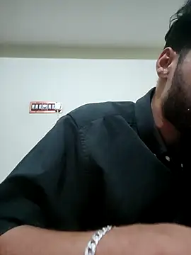 Snapshot of FearingForm chatting on 09.25.25 FearingForm online show from 09.25.25