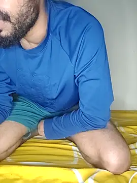 Snapshot of FearingForm chatting on 10.03.25 FearingForm online show from 10.03.25