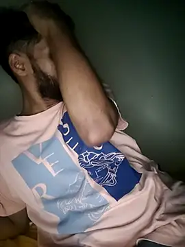 Snapshot of FearingForm chatting on 10.05.25 FearingForm online show from 10.05.25