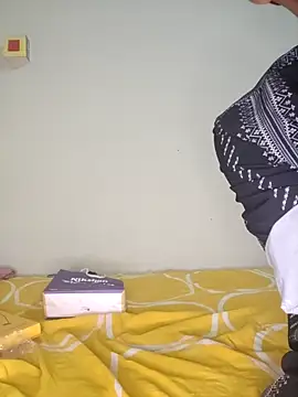 Snapshot of FearingForm chatting on 10.08.25 FearingForm online show from 10.08.25