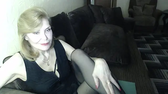 Snapshot of Sexy_Irene chatting on 04.28.26 Sexy Irene online show from 04.28.26