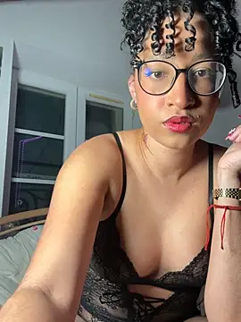 Snapshot of Lauyako chatting on 02.11.26 Lauyako online show from 02.11.26