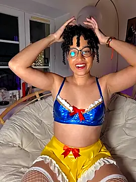 Snapshot of Lauyako chatting on 02.13.26 Lauyako online show from 02.13.26