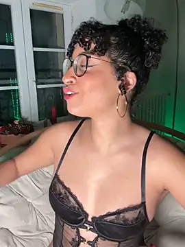 Snapshot of Lauyako chatting on 02.27.26 Lauyako online show from 02.27.26