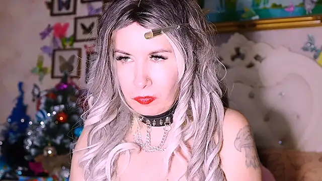 Snapshot of DirtySlut chatting on 12.28.24 DirtySlut online show from 12.28.24