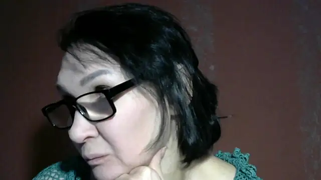 PrettyAndWild online show from 04.25.26