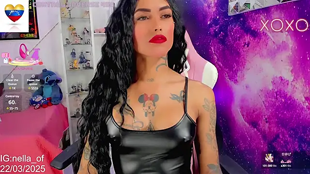 Snapshot of Nella_Dolls chatting on 03.22.25 Nella Dolls online show from 03.22.25