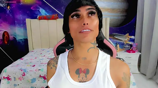 Snapshot of Nella_Dolls chatting on 09.18.25 Nella Dolls online show from 09.18.25
