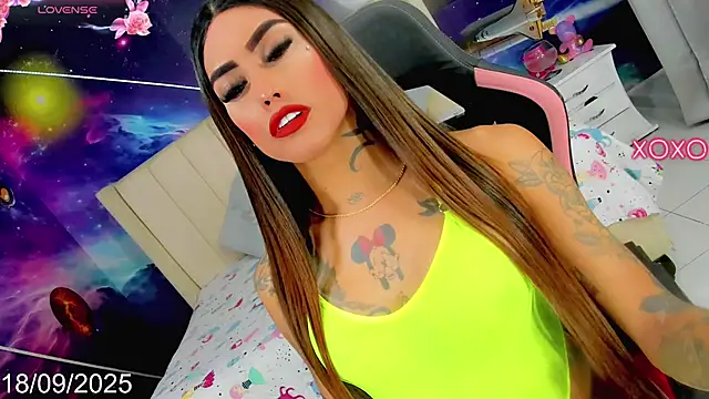 Snapshot of Nella_Dolls chatting on 09.18.25 Nella Dolls online show from 09.18.25
