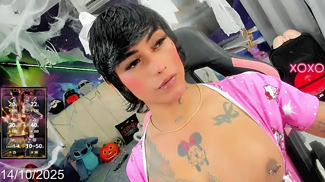 Snapshot of Nella_Dolls chatting on 10.14.25 Nella Dolls online show from 10.14.25