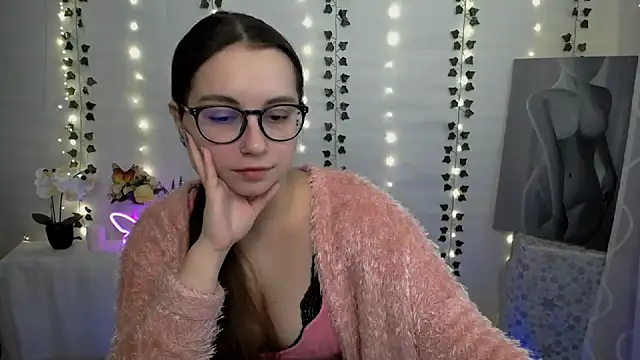 Snapshot of SweetPrincess_ chatting on 02.05.25 SweetPrincess online show from 02.05.25