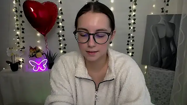 Snapshot of SweetPrincess_ chatting on 02.13.25 SweetPrincess online show from 02.13.25