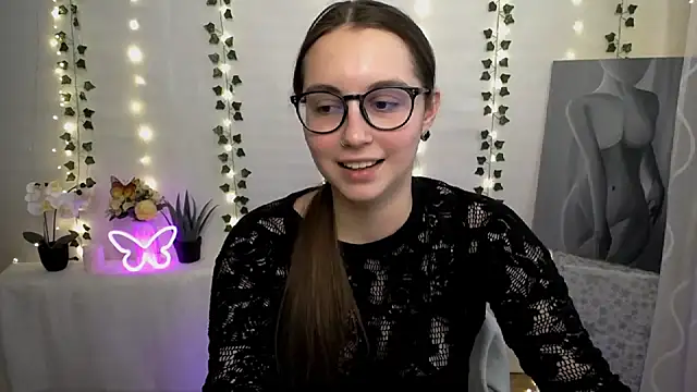 Snapshot of SweetPrincess_ chatting on 02.21.25 SweetPrincess online show from 02.21.25