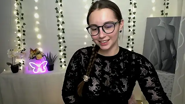 Snapshot of SweetPrincess_ chatting on 02.21.25 SweetPrincess online show from 02.21.25